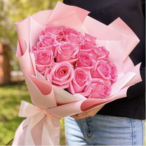 Купить на заказ Букет из 19 розовых роз с доставкой в Форт-Шевченко