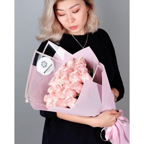 Купить на заказ Букет из 25 розовых роз с доставкой в Форт-Шевченко