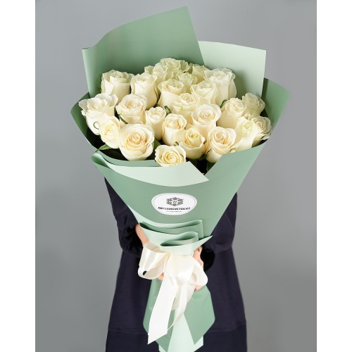 Купить на заказ Букет из 25 белых роз с доставкой в Форт-Шевченко