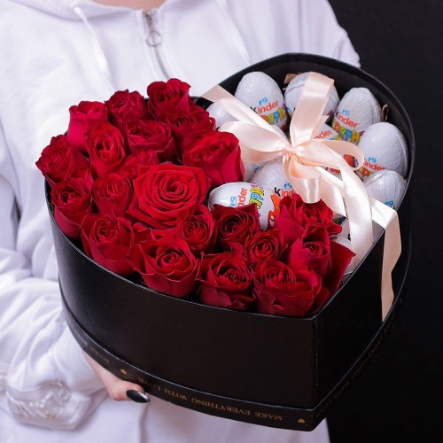 Купить на заказ Коробка роз и киндеров с доставкой в Форт-Шевченко