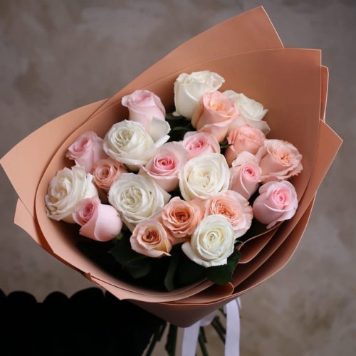 Купить на заказ Букет из 21 розы (микс) с доставкой в Форт-Шевченко