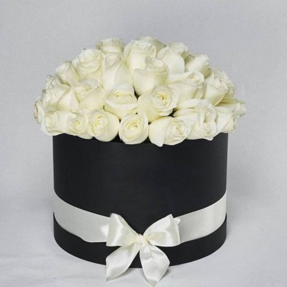 White roses in Maison box