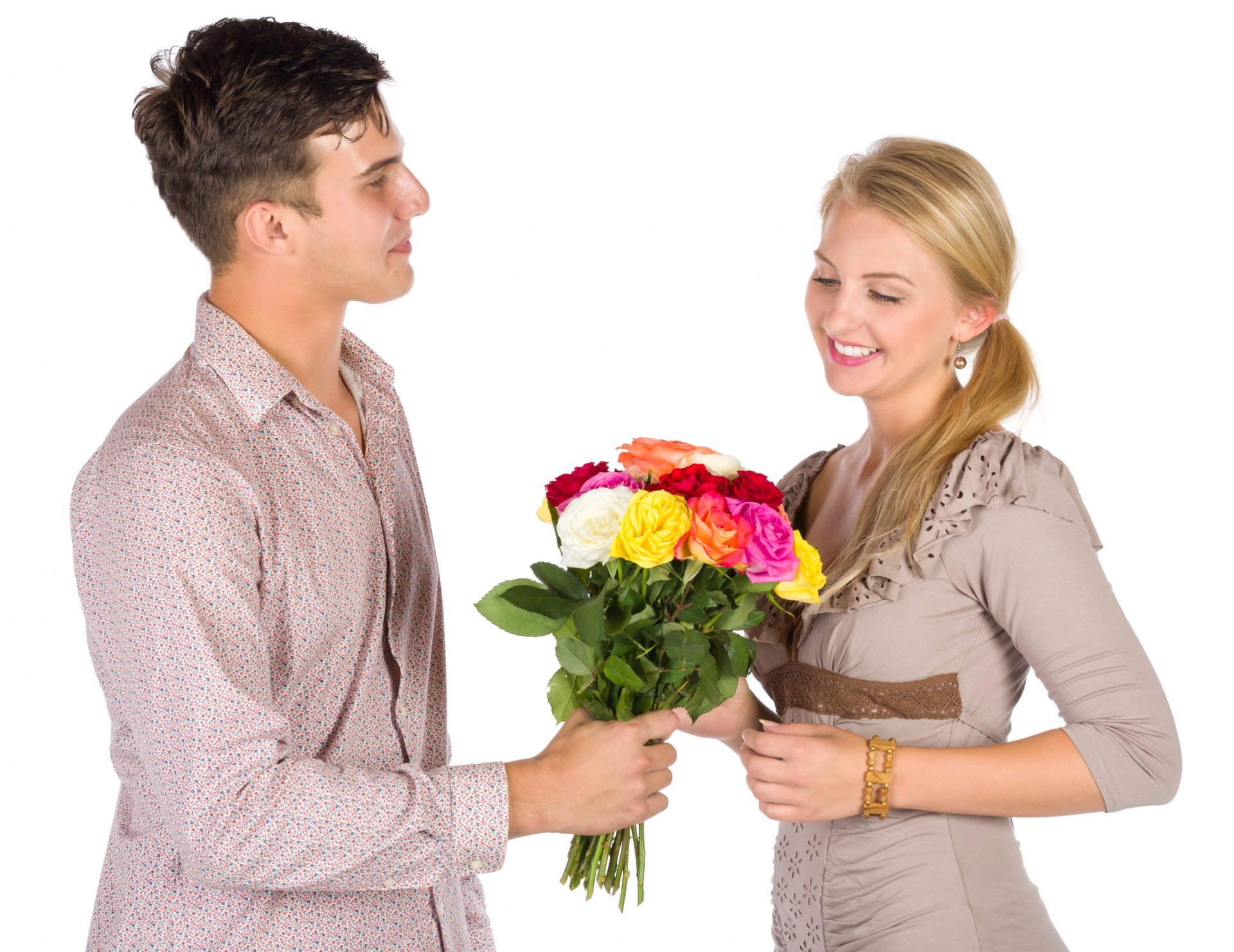 Какие цветы подарить жене